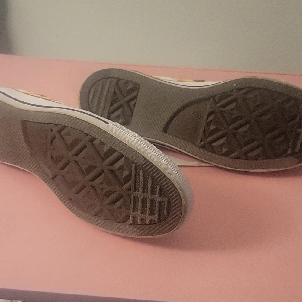Hand painted Converse - Picture 3 of 4